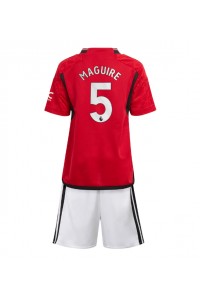 Manchester United Harry Maguire #5 Jalkapallovaatteet Lasten Kotipeliasu 2023-24 Lyhythihainen (+ Lyhyet housut)
